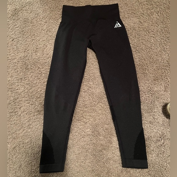 ⭐️ Iron Athletics Workout Leggings Size Medium ⭐️ - Picture 3 of 3
